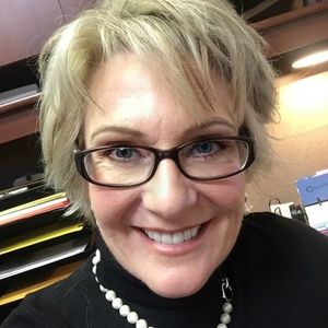 Meet your Posher, Cassandra